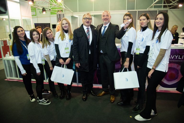 320542562_560830038738953_9102331105211172928_n